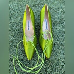 ✨ Manolo Blahnik pointed-toe pumps